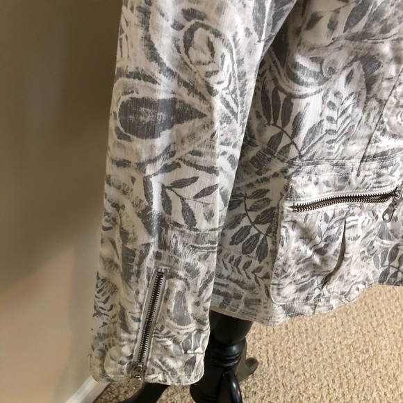 Chico’s Platinum Zip Front Jacket with Zip Pockets and Wrists - Picture 3 of 7